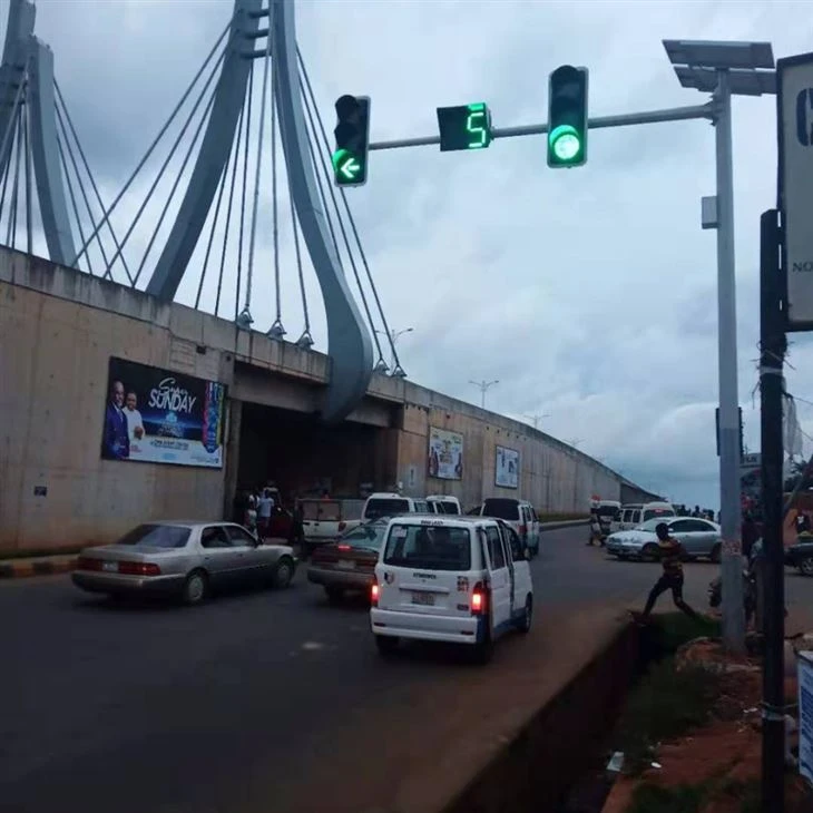Solares Ampelsichtprojekt in Nigeria